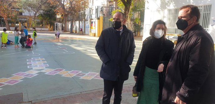 El Ayuntamiento mejora las zonas comunes del CEIP Huerta de Santa Marina, en el Distrito Casco Antiguo, con nuevas pistas deportivas y un aulario exterior
