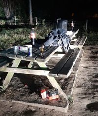 Multado por botellón en La Puebla del Río (Sevilla) tras decir a los agentes que compraría más alcohol cuando se fuesen