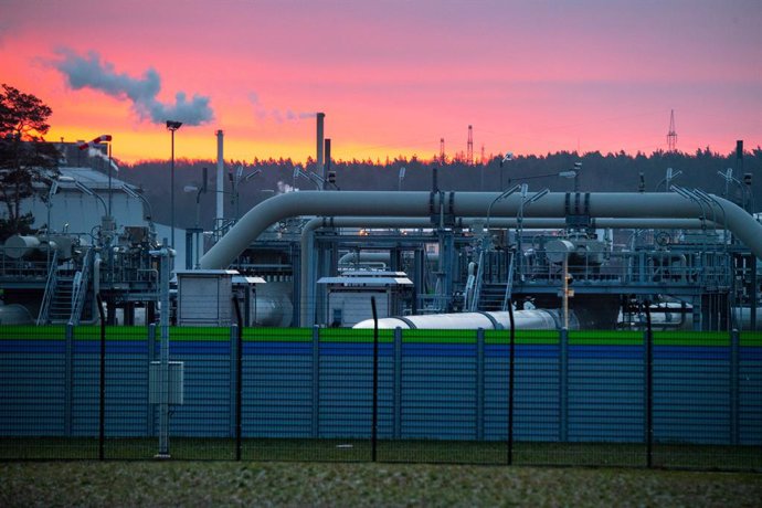 07 January 2022, Mecklenburg-Western Pomerania, Lubmin: View of pipe systems and shut-off devices at the gas receiving station of the Nord Stream 2 Baltic Sea pipeline. Originally, the pipeline for natural gas from Russia was to go into operation at the