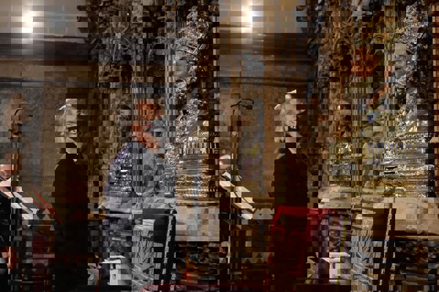 El alcalde de Zaragoza, Jorge Azcón, en la misa pontificial en honor a San Valero, en la Catedral de La Seo