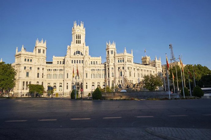 Archivo - El Palacio de Cibeles, sede del Ayuntamiento de Madrid, en la plaza de Cibeles