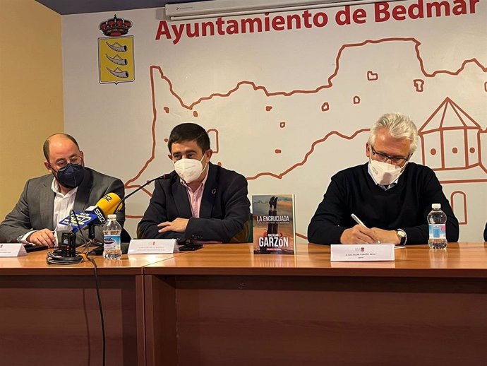 El municipio de Bedmar acoge la presentación del libro de Baltasar Garzón 'La encrucijada'