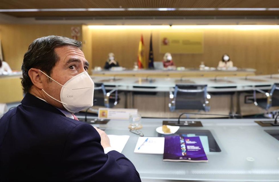 El presidente de la CEOE, Antonio Garamendi, en una reunión de la Mesa de Diálogo Social para el Plan de Recuperación, Transformación y Resiliencia, en el Ministerio de Asuntos Económicos y Transformación Digital, a 10 de enero de 2022, en Madrid, (Espa