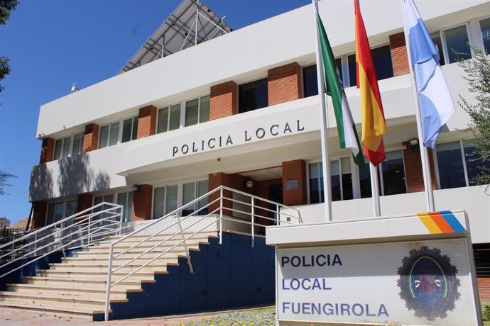 Archivo - Málaga.- La Policía Local de Fuengirola retira 169 vehículos abandonados en lo que va de año