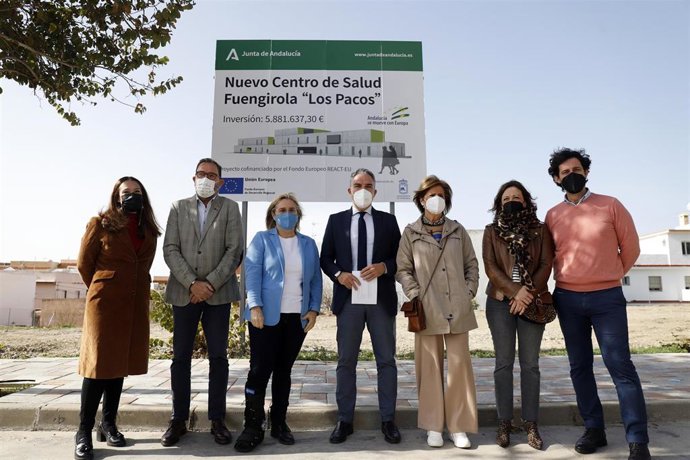 El consejero de la Presidencia, Administración Pública e Interior, Elías Bendodo, visita los terrenos en los que se va a edificar el nuevo centro de salud 'Los Pacos' en Fuengirola
