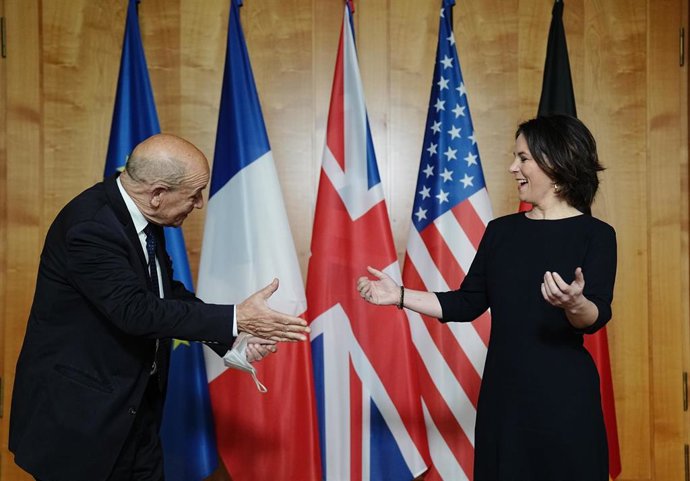  Jean-Yves Le Drian y Annalena Baerbock 