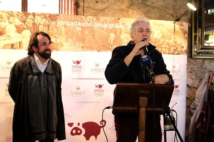 Arsuaga da el pregón de las 47 Jornadas de la Matanza de El Burgo de Osma (Soria), junto a Armando García.