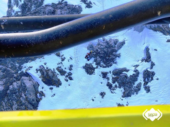 Rescate de montaña en Lena.