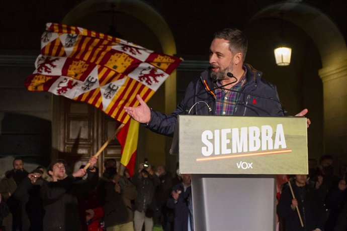El presidente de Vox, Santiago Abascal, en un acto público para apoyar al candidato de la formación a la Presidencia de la Junta de Castilla y León, en la plaza del Mercado Chico de Ávila.