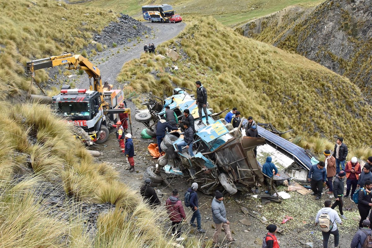 Bolivia.- Al Menos 11 Muertos Y 18 Heridos En Un Accidente De Autobús ...