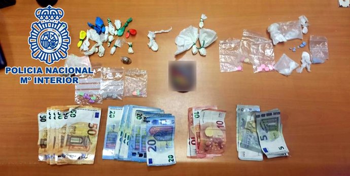 Droga intervenida a las seis personas detenidas por comercializar sustancias estupefacientes en una discoteca en Alicante