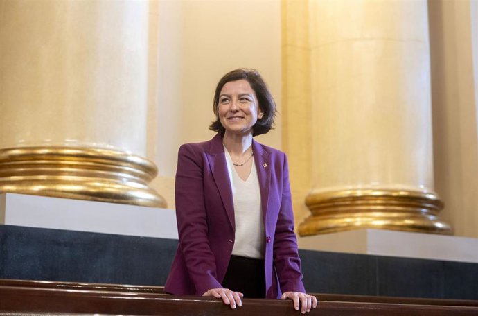 La portavoz del PSOE en el Senado, Eva Granados, posa tras una entrevista para Europa Press, en el Senado, a 26 de enero de 2022, en Madrid (España). Granados ostenta la portavocía del Grupo Socialista en la Cámara Alta desde octubre de 2021.