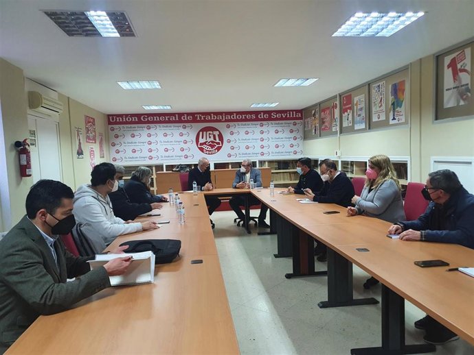 El alcalde de Sevilla refuerza la colaboración con UGT para el impulso de la ciudad en una primera reunión con su ejecutiva