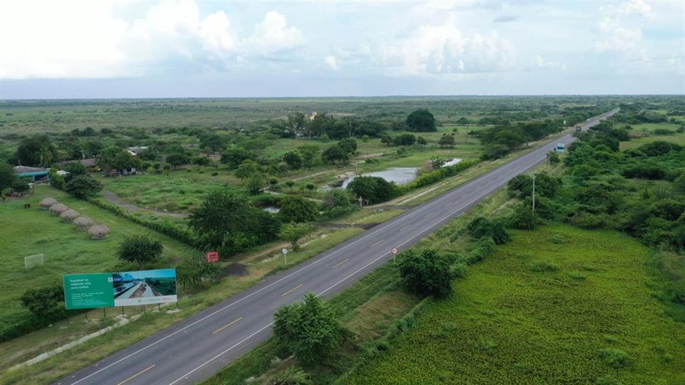 Archivo - Una de las autopistas que Sacyr construye en Colombia