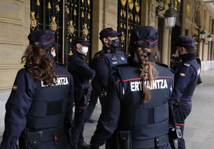 Agentes de la Ertzaintza