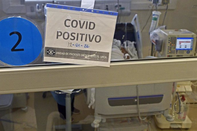 Unidad de cuidados intensivos con un paciente de COVID-19 en Iquique, Chile