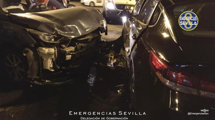 Dos heridos leves tras una colisión entre un turismo y un VTC en Plaza de Armas de Sevilla