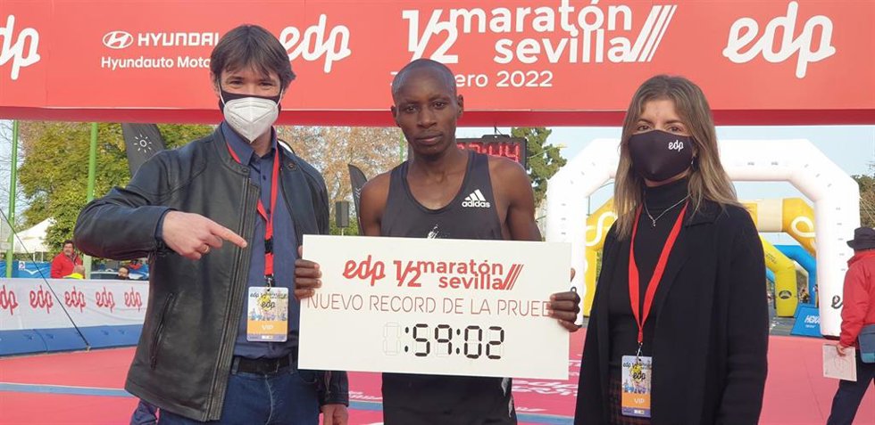 Sebastian Kimaru y Meritxel Soler baten récords del Medio Maratón y se convierte en el segundo de España