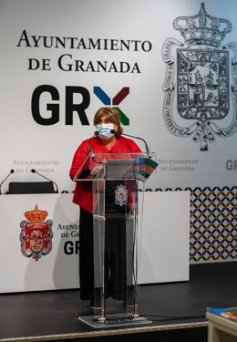 El Ayuntamiento concede 47 becas a madres jóvenes para que puedan finalizar su formación académica