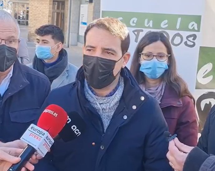 El presidente del PP en Barcelona, Manu Reyes, en un acto en Vic (Barcelona)