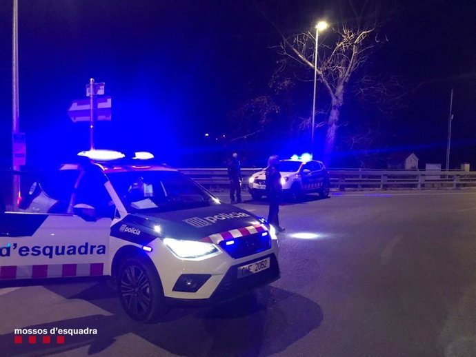 Imatge del control de Mossos d'Esquadra i policies municipals en el Valls Oriental (Barcelona)