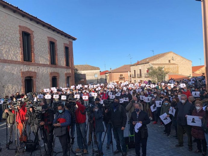 Un momento de la concentración en Traspinedo en apoyo a la familia de la desaparecida Esther López.