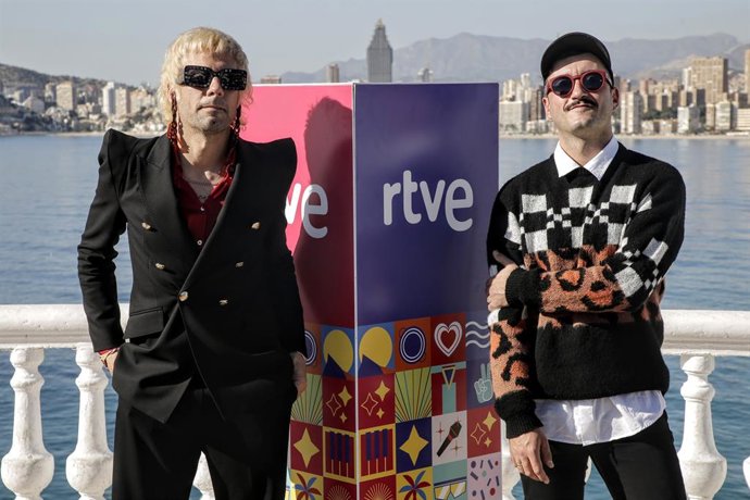 Varry Brava posan en una rueda de prensa tras la celebración de la segunda semifinal del Benidorm Fest 2022