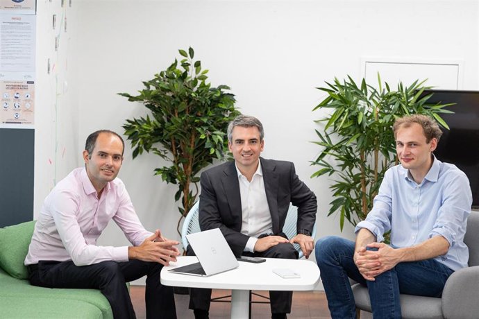 De izquierda a derecha, los cofundadores Kevin Dedieu, Tanguy Touffut y Sébastien Piguet.