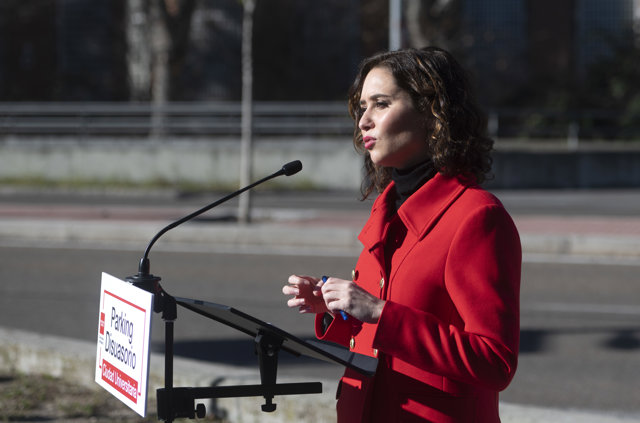 La presidenta de la Comunidad de Madrid, Isabel Díaz Ayuso, interviene en la presentación de la puesta en marcha del aparcamiento disuasorio situado en Ciudad Universitaria