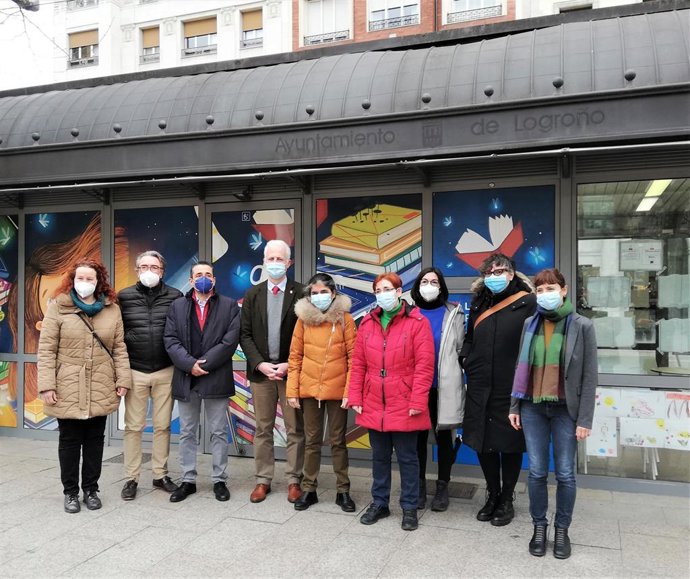 Usuarios de Asprodema realizarán labores de bibliotecarios en el Punto de Lectura municipal de La Rosaleda