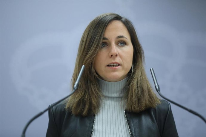 La ministra de Derechos Sociales y Agenda 2030, Ione Belarra, comparece antes de reunirse con colectivos que defienden el derecho a la vivienda, en el Ministerio de Derechos Sociales y Agenda 2030, a 26 de enero de 2022, en Madrid (España). 