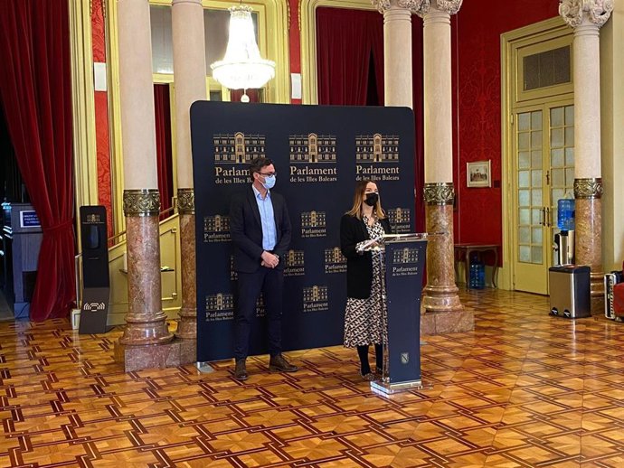 La presidenta del PP de Baleares, Marga Prohens, en rueda de prensa.
