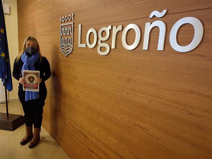 La concejala de Educación, Beatriz Nalda, en comparecencia de prensa presenta actividades Centros Jóvenes