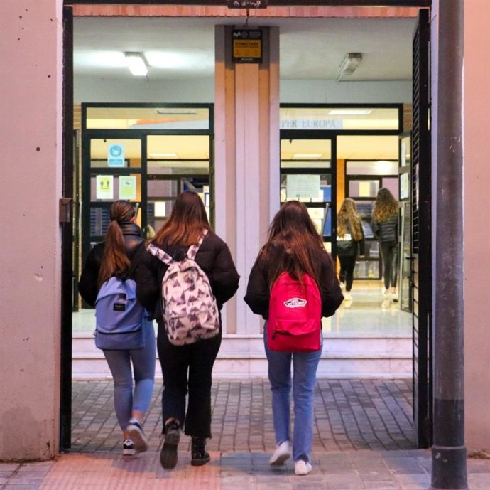 El Ayuntamiento de Quart de Poblet (Valencia) pone en marcha en febrero, en todos los institutos y colegios concertados de la localidad, una iniciativa pionera de escuela matinera en secundaria.