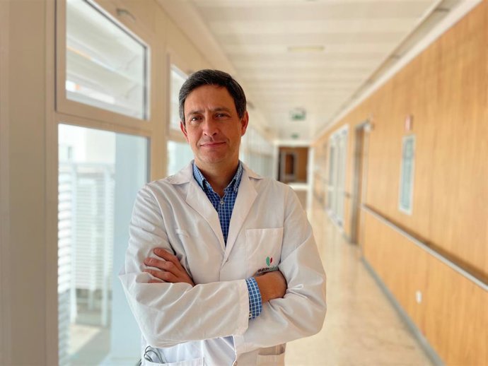 El doctor Domingo Ventura, anestesiólogo de la Unidad del Dolor del Hospital Quirónsalud Infanta Luisa.