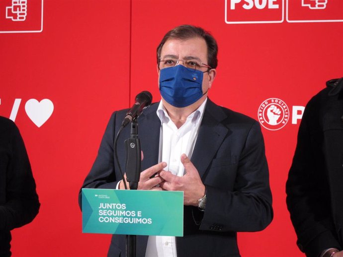 El presidente de la Junta y secretario general del PSOE extremeño, Guillermo Fernández Vara, en rueda de prensa 