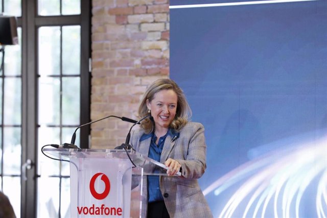 La vicepresidenta primera de Asuntos Económicos y Transformación Digital, Nadia Calviño, en la presentación en Málaga del nuevo centro de innovación y desarrollo de Vodafone.