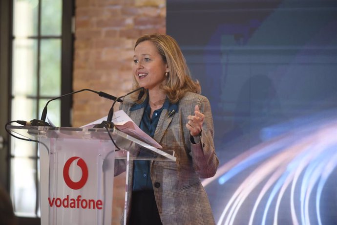 La vicepresidenta primera del Gobierno y ministra de Asuntos Económicos y Transformación Digital, Nadia Calviño, durante su intervención en la presentación del Centro Europeo de Excelencia de Vodafone  a 31 de enero del 2021 en Málaga (Andalucía) 