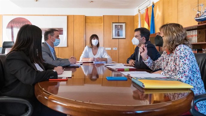 Archivo - La consejera de Economía, María Sánchez, durante su participación en la reunión del mes pasado con el grupo de Economía Pública de la Universidad de Cantabria