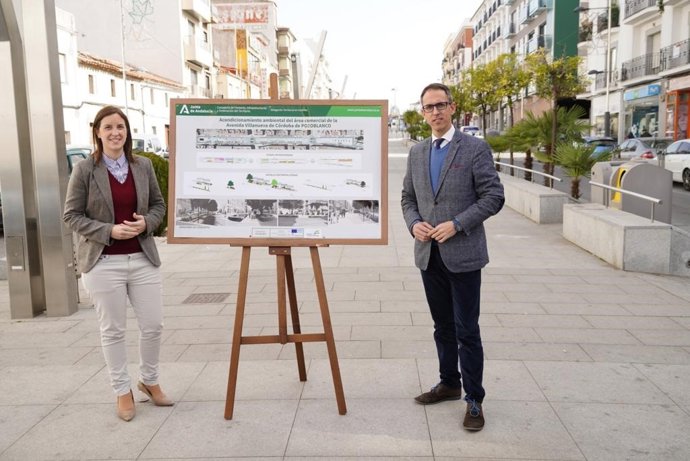 Cristina Casanueva y Santiago Cabello en la Avenida de Villanueva de Córdoba, en Pozoblanco.