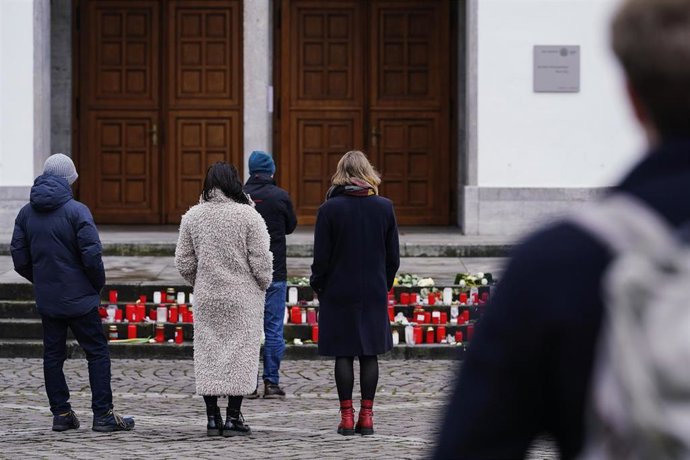 Minuto de silencia en la Universidad de Heidelberg para conmemorar a las víctimas del tiroteo. 