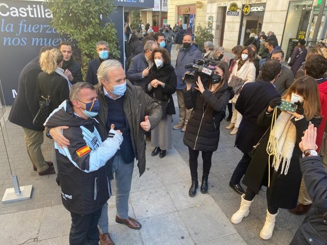 El presidente del PP-Aragón, Jorge Azcón, participa en Valladollid en un acto de las elecciones autonómicas de Castilla y León del 13 de febrero