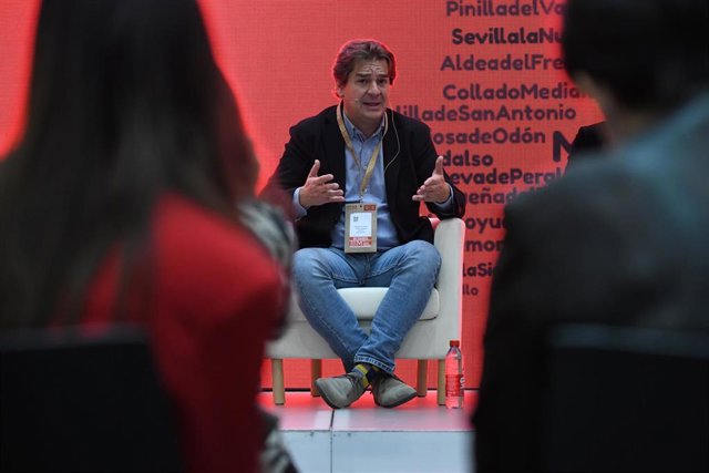 Archivo - El alcalde de Fuenlabrada, Javier Ayala, interviene en un debate sobre 'experiencias Municipales. El PSOE-M como modelo de gestión', en el acto de clausura del Congreso del PSOE-M, a 14 de noviembre de 2021, en Madrid (España). El PSOE-M celebra