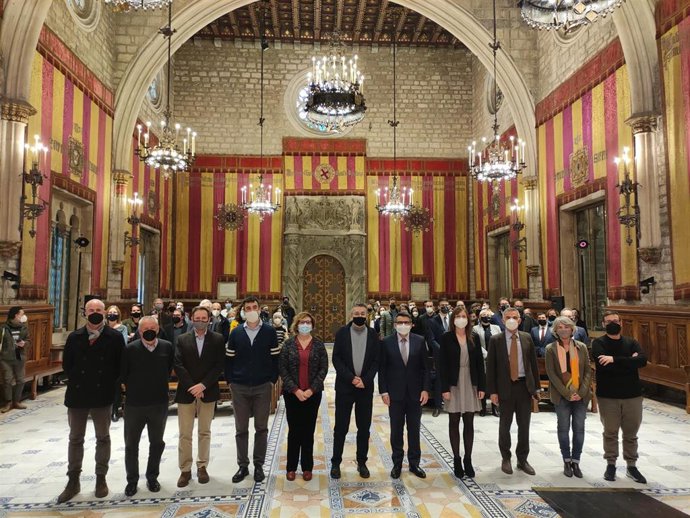 La entrega de las subvenciones de la convocatoria del programa de ayudas extraordinarias para proyectos de investigación científica de ha hecho en el Saló de Cent del Ayuntamiento de Barcelona