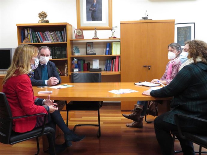 El delegado de Empleo, Formación y Trabajo Autónomo, Antonio Augustín, en una reunión.