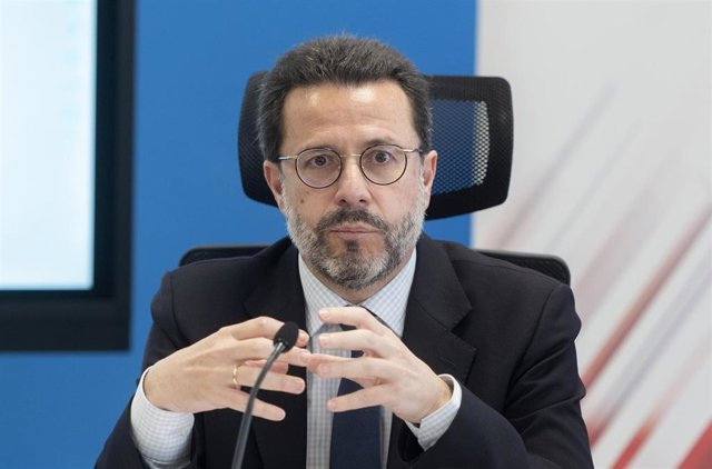 El consejero de Economía, Hacienda y Empleo de la Comunidad de Madrid, Javier Fernández-Lasquetty, interviene durante su visita la Oficina de Empleo de Moratalaz, a 27 de enero de 2022, en Moratalaz, Madrid (España). Durante su visita ha hecho balance de 