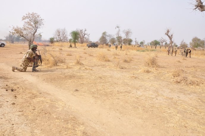 Archivo - Un soldado en Nigeria