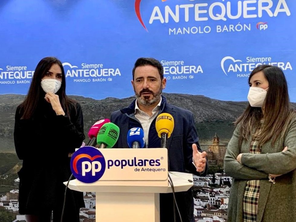El coordinador general del PP de Málaga, José Ramón Carmona, en rueda de prensa