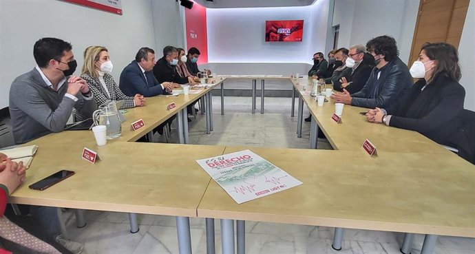 Javier Fernández con los líderes de CCOO y UGT