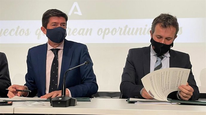 Juan Marín y Julio Millán firman la resolución del proyecto para el entorno de la Catedral enmarcado en la ITI.